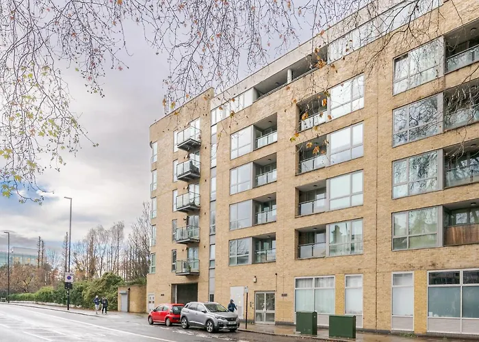 Stylish 2 Bedroom Apartment With Ac In Chiswick London