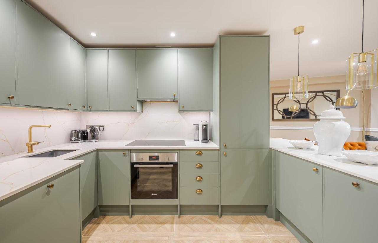 Apartment Stylish 2 Bedroom With Ac In Chiswick